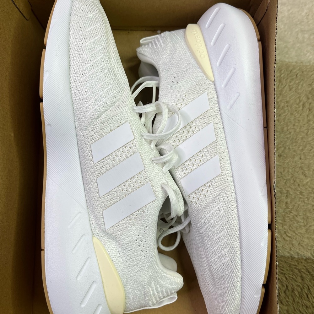 Men's adidas Originals GZ4972 Swift Run 22 Running Shoes - White/cream Size 10.5